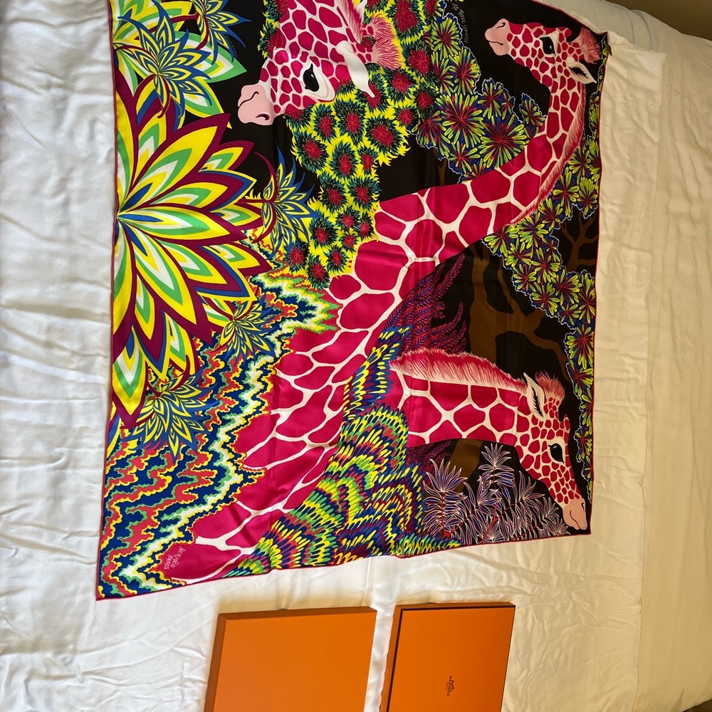 🧣 Hermes Three Graces Pink and Multicolor Giraffe Scarf - Picture 4 of 10